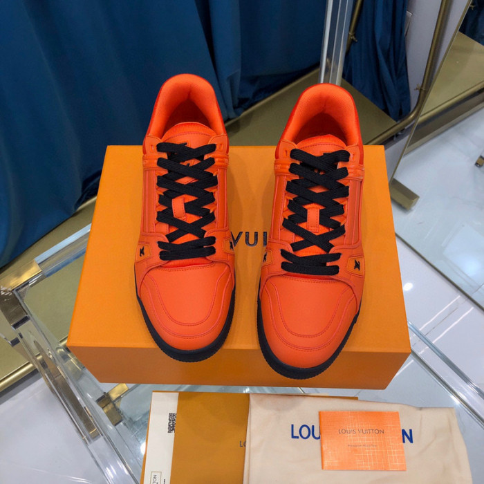 LV SNEAKER LV-000316