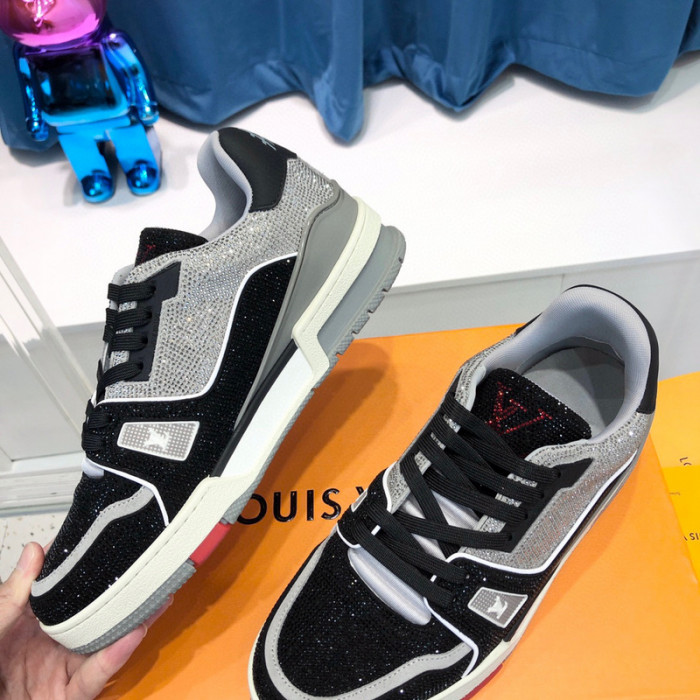 LV SNEAKER LV-000368
