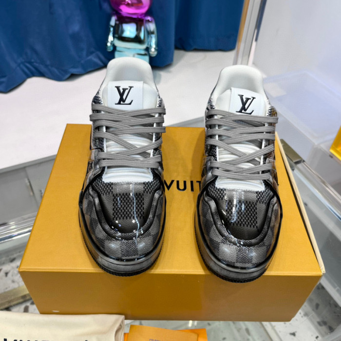 LV SNEAKER LV-000389