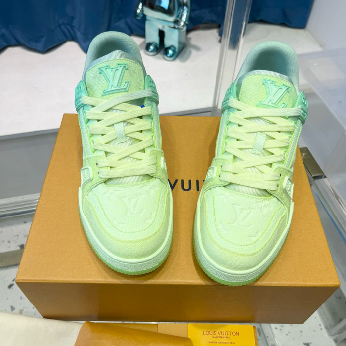 LV SNEAKER LV-000421