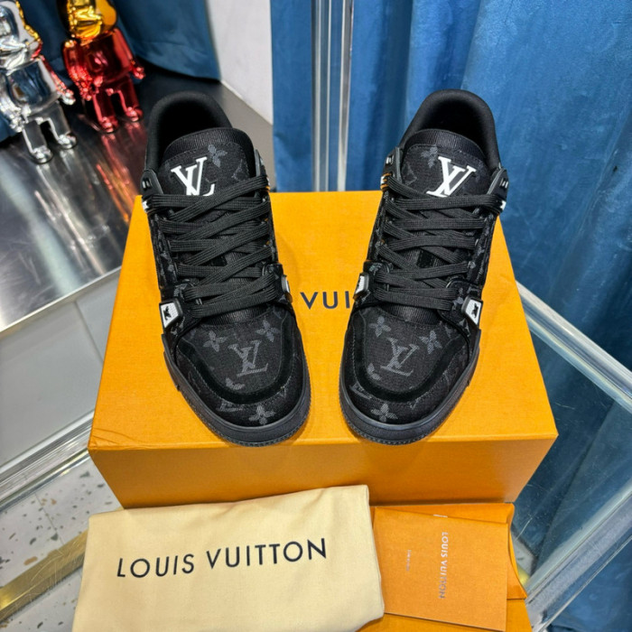 LV SNEAKER LV-000517