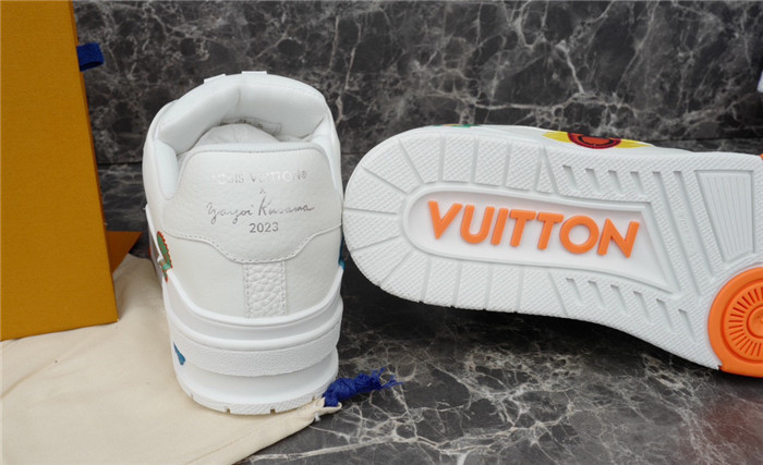 LV SNEAKER LV-000211