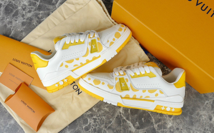 LV SNEAKER LV-000235