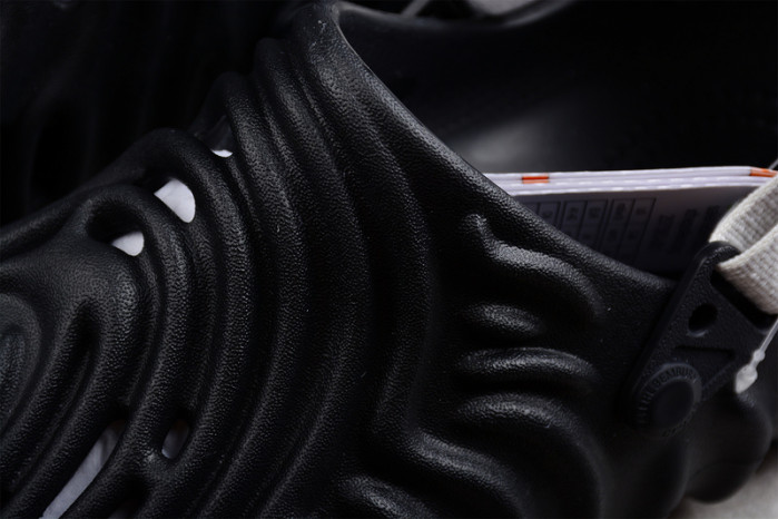 Cr*0*s x salehe bembury c00007