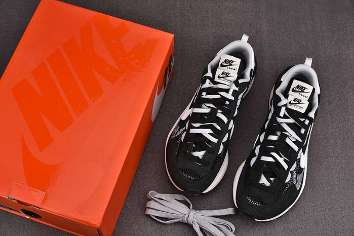 Nike Vaporwaffle sacai Black White CV1363-001
