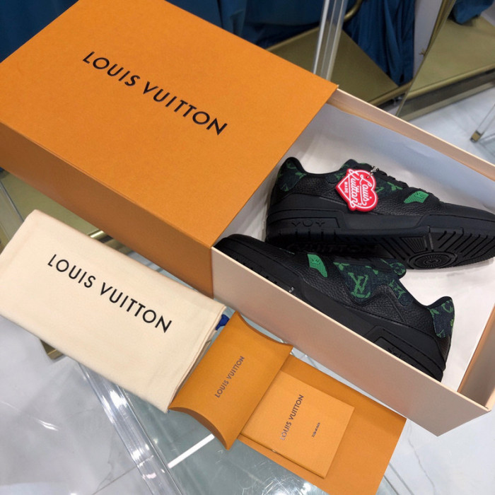 LV SNEAKER LV-000326