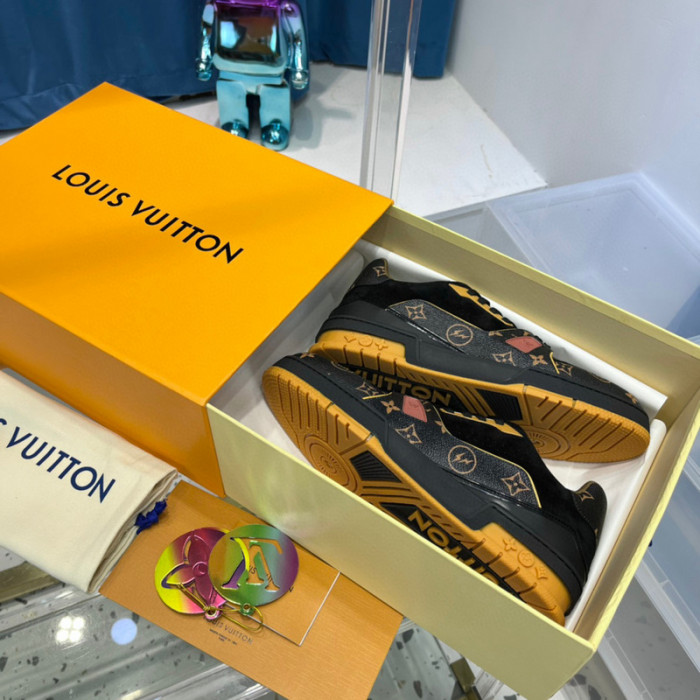 LV SNEAKER LV-000350