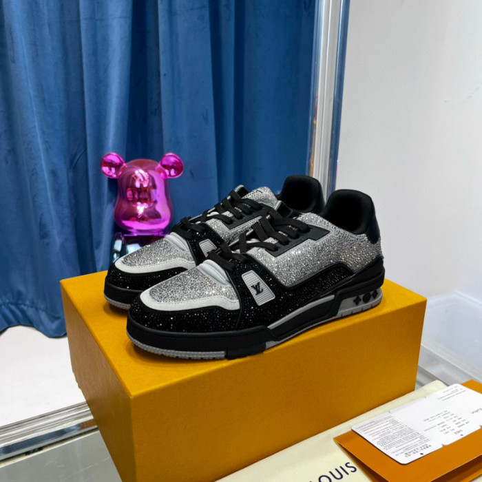LV SNEAKER LV-000371