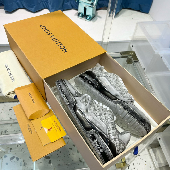 LV SNEAKER LV-000427