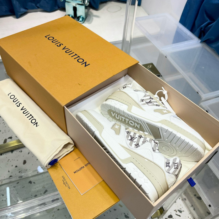 LV SNEAKER LV-000441