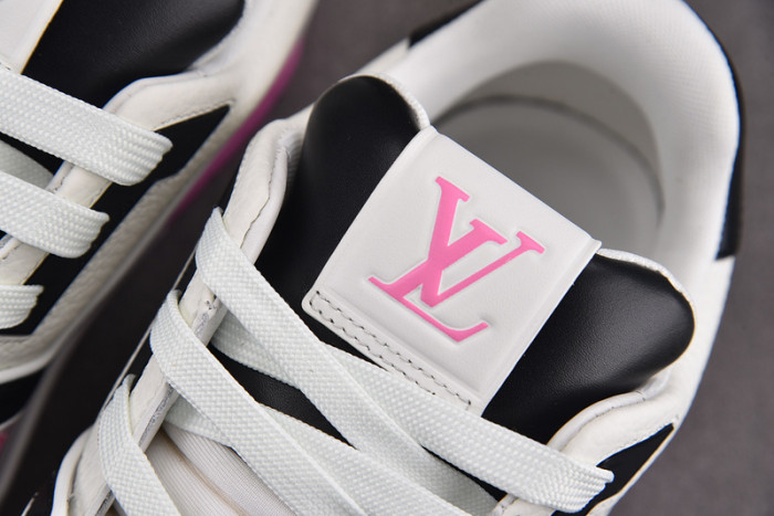 LV TRAINER SNEAKER LV-000560