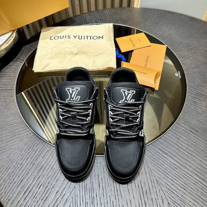 LV TRAINER SNEAKER LV-000578