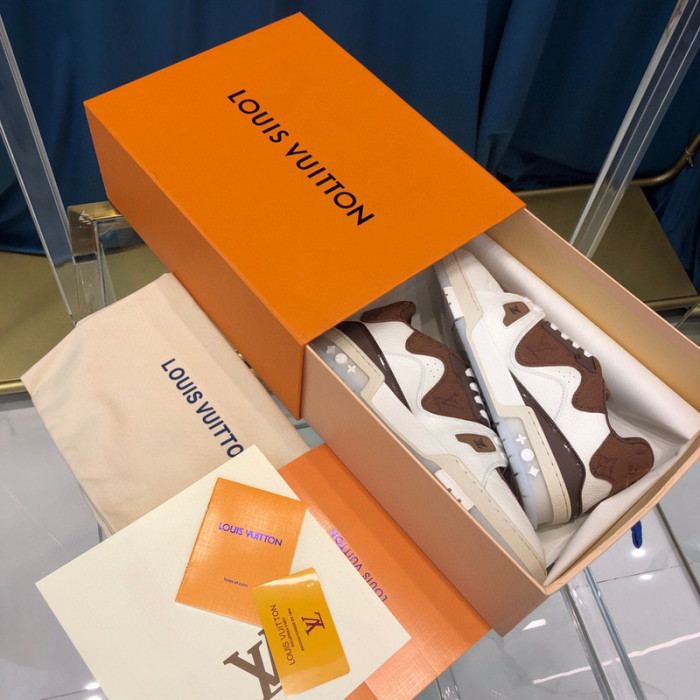 LV SNEAKER LV-000322