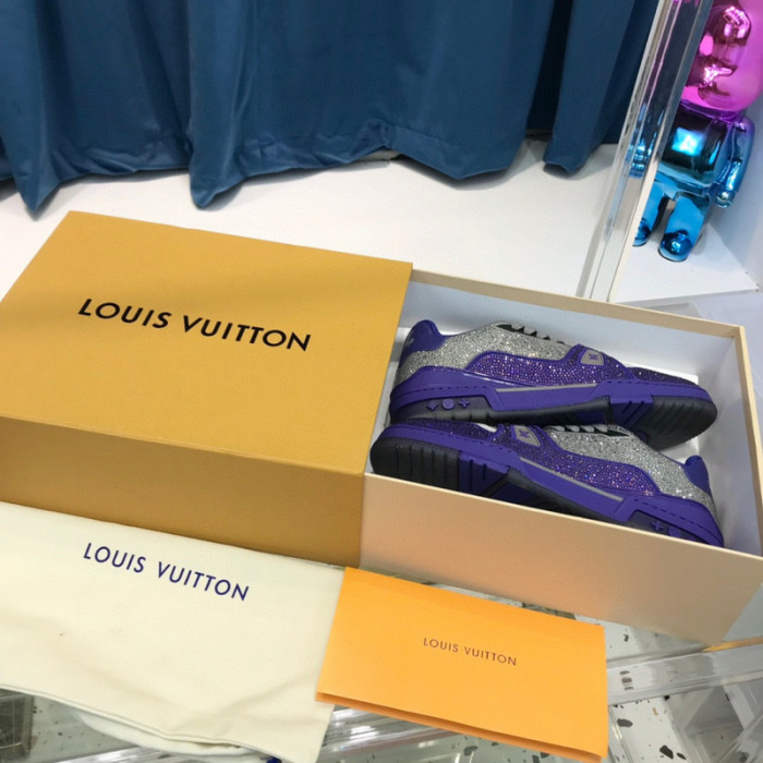 LV SNEAKER LV-000370