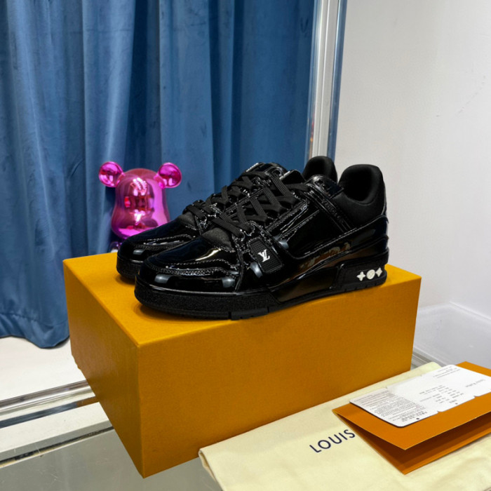 LV SNEAKER LV-000382