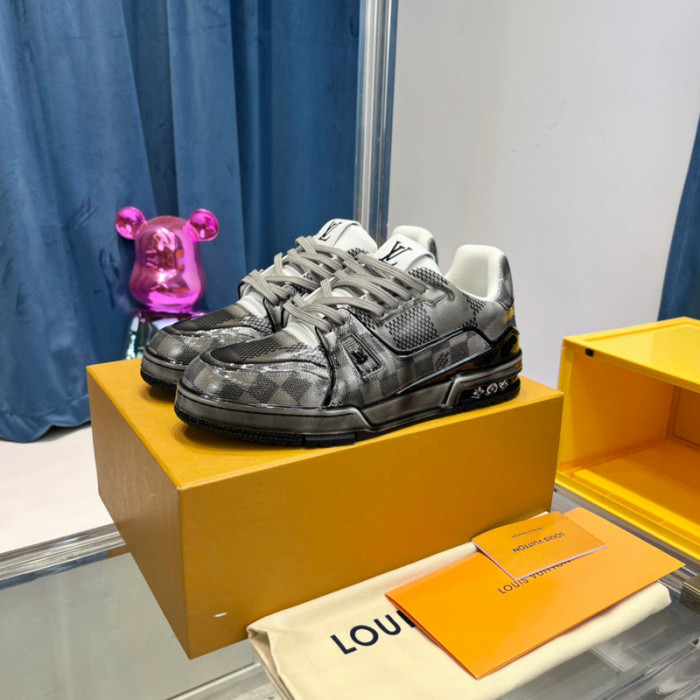 LV SNEAKER LV-000389