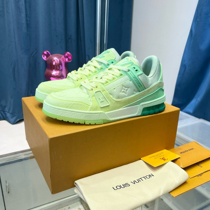 LV SNEAKER LV-000421