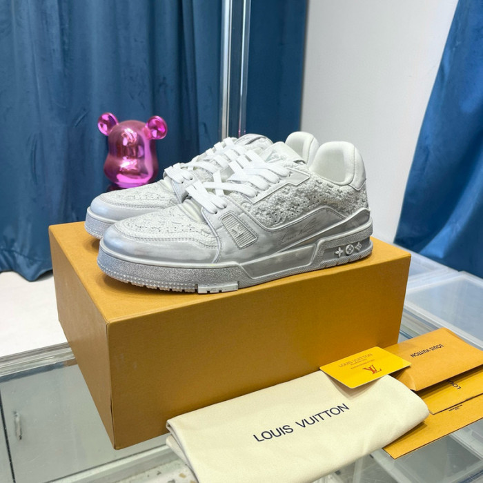 LV SNEAKER LV-000423