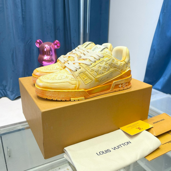 LV SNEAKER LV-000426