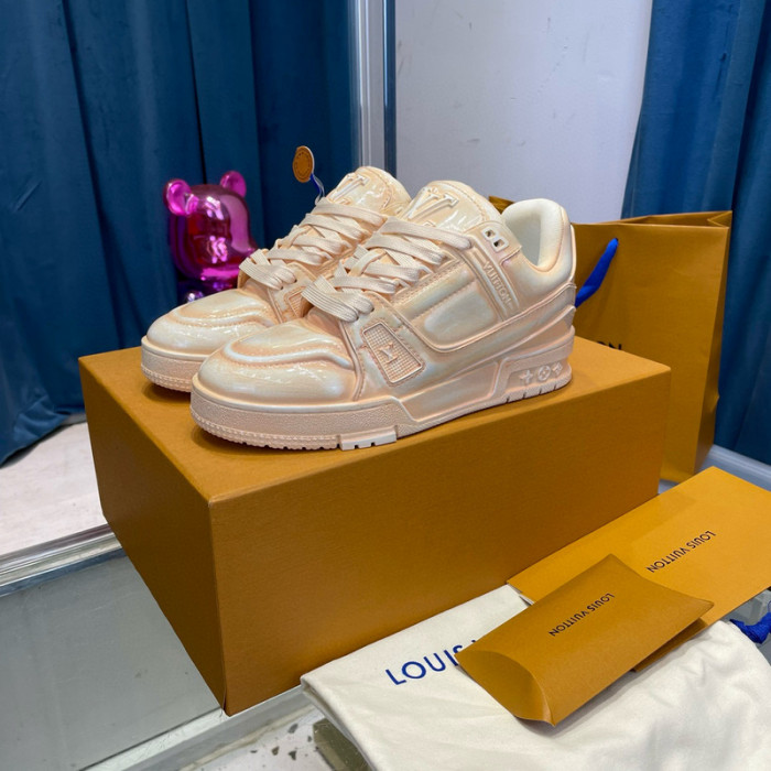 LV SNEAKER LV-000506