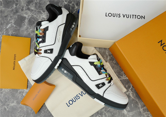 LV SNEAKER LV-000279