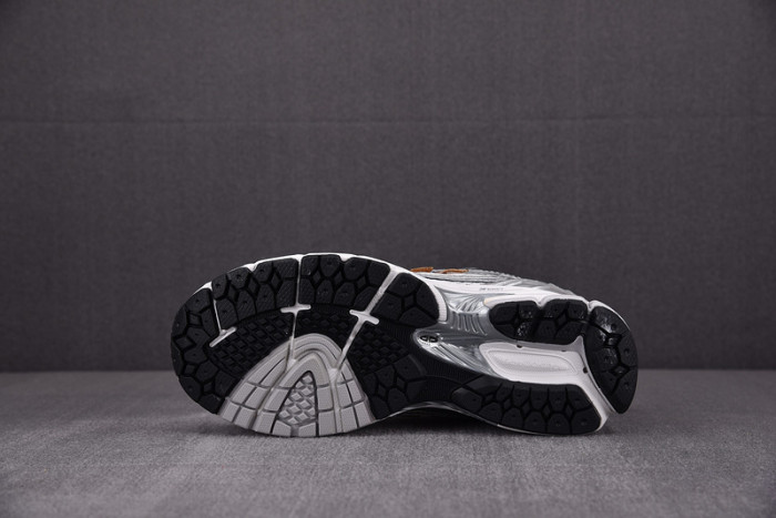 NEW BALANCE SNEAKER NB052