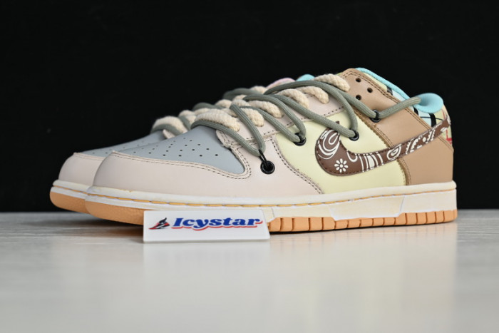 Dunk Low SE "Free .99"