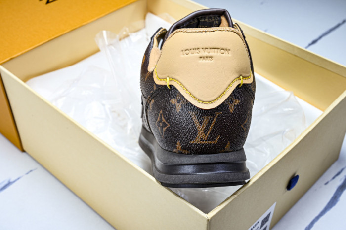 LV TRAINER SNEAKER